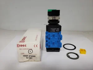 PLC HW4F 3F40QD G 120V Selector Switch Illuminated Green 3 Pos Maintained Industrial