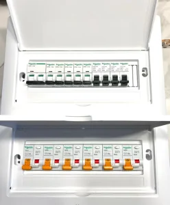 PZ30 Flush Mount Plastic Distribution Box 10 12 18 Way 230V 400V Consumer Unit Transparent Flip up Cover Circuit Breaker Db Box