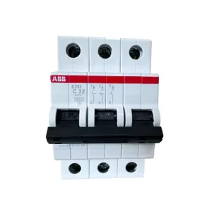 S204 C63 Miniature Circuit Breaker 3pcs Box AC Motor Aluminum Material 4.5kA Breaking Capacity B Curve 24V Rated White Cover